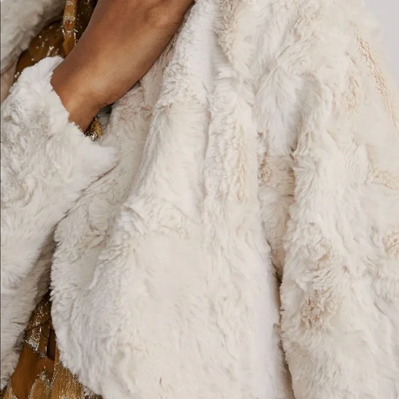 Anthropology faux fur shrug - Picture 2 of 3